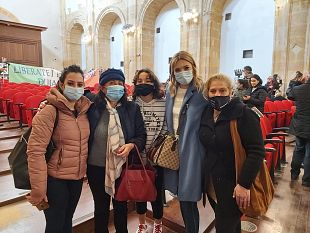 video-le-prime-telefonate-dei-familiari-ai-pescatori-liberati