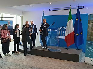 al-palazzo-unesco-di-parigi-si-celebra-la-vite-ad-alberello-di-pantelleria