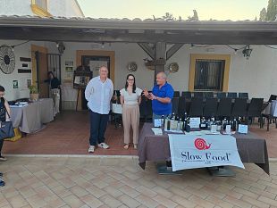 presentazione-guida-slow-food-extravergini-2025-e-progetto-gas