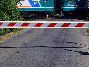 castelvetrano-uomo-danneggia-sbarre-del-passaggio-a-livello-denunciato