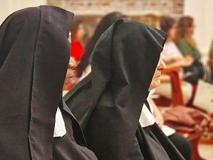 mazara-poche-monache-nel-monastero-di-san-michele-lappello-del-vescovo-giurdanella