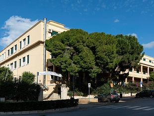 trapani-la-villa-dei-gerani-dona-copricapi-cuciti-a-mano-ai-pazienti-oncologici