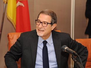 musumeci-furioso-l80-dei-dipendenti-regionali-si-gratta-la-pancia