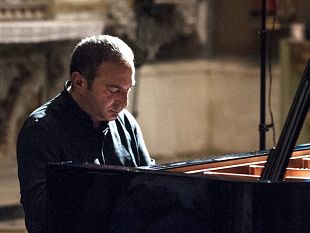 amici-della-musica-per-la-sezione-classica-costantino-catena-in-concerto