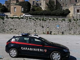 trapani/erice-problemi-di-vicinato-gli-buca-le-gomme-dellauto-arrestato