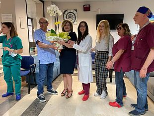 mazara/castelvetrano-artista-operata-di-tumore-dona-6mila-euro-alloncologia-dellospedale