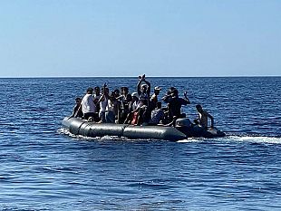 lampedusa-nuovi-sbarchi-oltre-100-migranti-salvati-tra-loro-donne-e-bambini