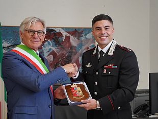 gibellina-targa-ricordo-al-tenente-paolo-scavuzzo-e-il-primo-ufficiale-dei-carabinieri-del-paese