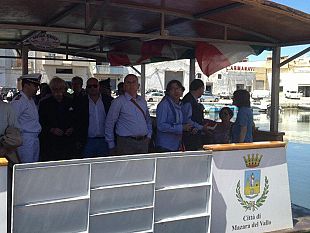 inaugurata-la-nuova-chiatta-restano-relitti-ed-altri-disastri-nel-porto-canale