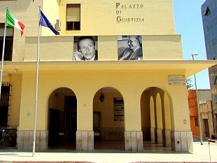 non-multarono-giovane-scooterista-mazarese-senza-casco-alla-sbarra-due-carabinieri-e-poliziotto