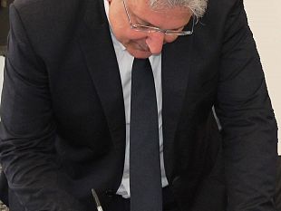 settimana-cri-incontro-di-sensibilizzazione-sulla-donazione-di-organi-l-ass-gucciardi-firma-la-dichiarazione-di-volonta