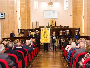 mazara-conferita-al-gonfalone-la-croce-al-valor-militare-alla-memoria-del-partigiano-mazarese-giovanni-modica-2