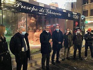 dedicato-ai-pescatori-sequestrati-a-bengasi-il-presepe-di-ghiaccio-di-pesaro-avviata-anche-una-raccolta-fondi-per-le-loro-famiglie