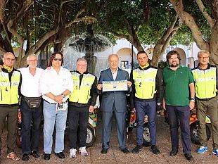 l-autismo-sale-in-vespa-motociclisti-che-raccolgono-fondi-da-destinare-alla-ricerca-fanno-tappa-a-marsala