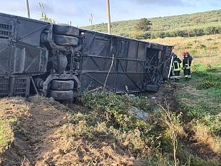 pullman-dellautoservizi-salemi-si-ribalta-sulla-ss-119-feriti-ed-una-vittima