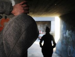 brandisce-coltello-in-pieno-centro-storico-stalker-arrestato-dalla-polizia-a-trapani