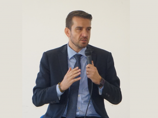 cinque-studenti-ripuliscono-la-villa-comunale-di-menfi-durante-le-vacanze