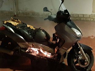 trapani-atto-intimidatorio-a-giovanni-parisi-incendiato-lo-scooter