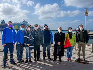 il-vescovo-fragnelli-incontra-lequipaggio-della-maria-jonio