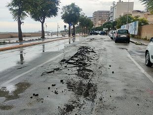 mazara-maltempo-grossi-danni-nel-manto-stradale-del-lungomare-disagi-vari-in-citta