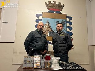 si-imbarca-per-pantelleria-con-hashish-e-cocaina-la-guardia-di-finanza-lo-arresta