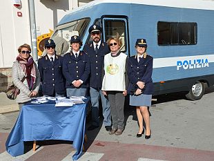 progetto-camper-la-questura-di-trapani-promuove-una-giornata-sul-tema-della-violenza-di-genere