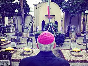 trapani-domani-il-vescovo-fragnelli-si-rechera-al-cimitero-per-pregare