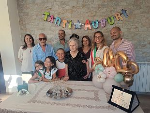 nonna-rosa-ha-festeggia-100-anni-gli-auguri-del-sindaco-patti-a-nome-della-citta-di-marsala