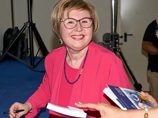 al-club-nautico-di-porto-palo-si-presenta-il-nuovo-libro-di-angela-maria-mistretta