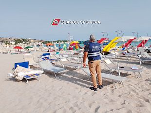 san-vito-lo-capo-controlli-della-guardia-costiera-sequestrati-altri-70-ombrelloni-e-52-lettini