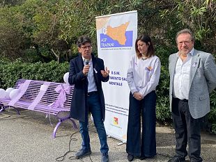 inaugurata-dallasp-di-trapani-la-panchina-lilla-simbolo-della-lotta-contro-i-disturbi-del-comportamento-alimentare