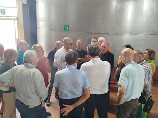crisi-agricola-incontro-con-i-sindaci-alla-cantina-europa-il-supporto-del-vescovo-giurdanella