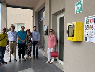 trapani-il-rotary-club-dona-una-defibrillatore-pubblico