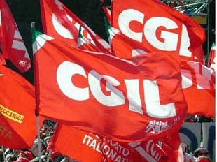 trapani-sit-in-davanti-la-prefettura-sindacati-e-lavoratori-del-gruppo-6-gdo-chiedono-il-pagamento-degli-stipendi