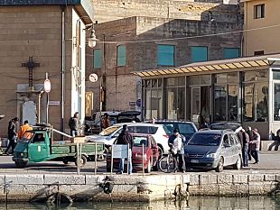 video-a-natale-venditori-abusivi-in-festa