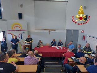 campagna-antincendio-riunione-operativa-presso-il-comando-dei-vigili-del-fuoco