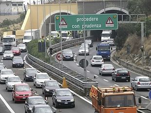 scontro-in-galleria-sulla-a29-direzione-trapani-coinvolti-quattro-veicoli-e-traffico-in-tilt