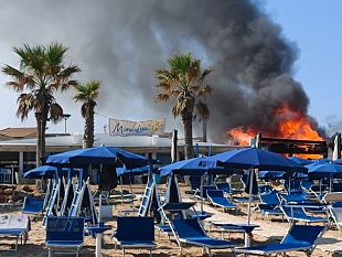 incendio-al-lido-monnalisa-di-tre-fontane-struttura-evacuata