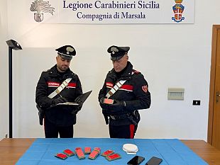 fermati-in-auto-con-un-kg-di-hashish-denunciata-una-coppia-di-marsalesi