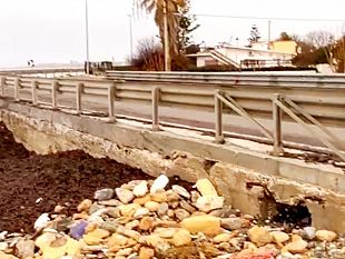 marsala-sp84-versante-sud-unemergenza-senza-fine-tra-rattoppi-e-lavanzata-del-mare