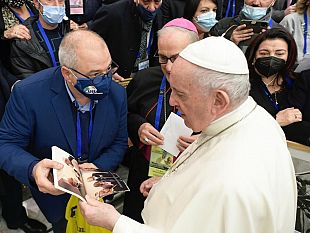 francesco-il-papa-che-apri-le-braccia-ai-pescatori-di-mazara-sequestrati-in-libia-per-108-giorni