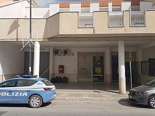 in-3-rapinano-lufficio-postale-di-via-salemi-forse-rumeni-aggredito-un-dipendente
