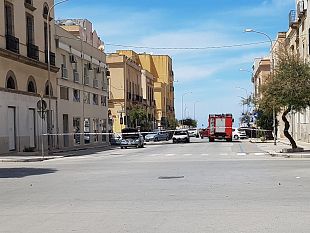 auto-in-fiamme-in-via-scudaniglio-intervengono-i-vigili-del-fuoco