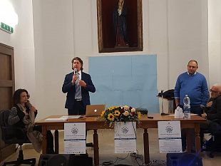 una-folta-platea-di-giovani-al-seminario-per-prevenire-le-dipendenze-non-cadere-nella-trappola