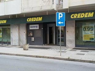 mazara-bucano-parete-della-credem-di-via-castelvetrano-ma-trovano-impiegati-dentro-rapina-a-mano-armata-malore-per-un-impiegato