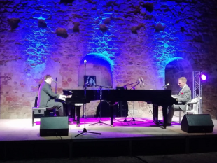 grande-successo-per-il-premio-welcome-back-tony-scott-raphael-gualazzi-incanta-il-pubblico