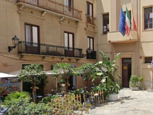 trapani-troppi-escrementi-nel-cortile-dellanagrafe