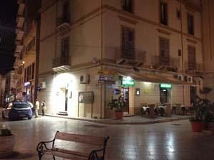 ancora-un-furto-in-un-bar-di-piazza-mokarta-scippo-ai-danni-di-due-donne-meno-turisti-dov-e-la-videosorveglianza-comunale