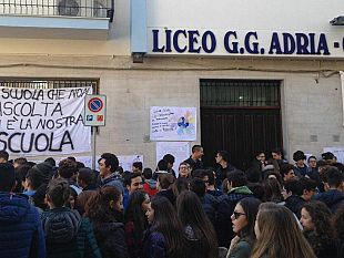 video-liceali-mazaresi-protestano-chiedendo-alla-dirigenza-scolastica-un-libero-confronto-sui-temi-di-attualita