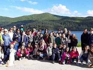 alunni-della-ruggero-settimo-tra-borghi-sentieri-naturalistici-e-boschi-nel-parco-nazionale-della-sila
